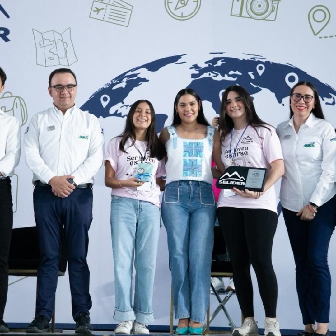 Ser líder no es sobresalir, sino ayudar a los demás: Indira Vizcaíno