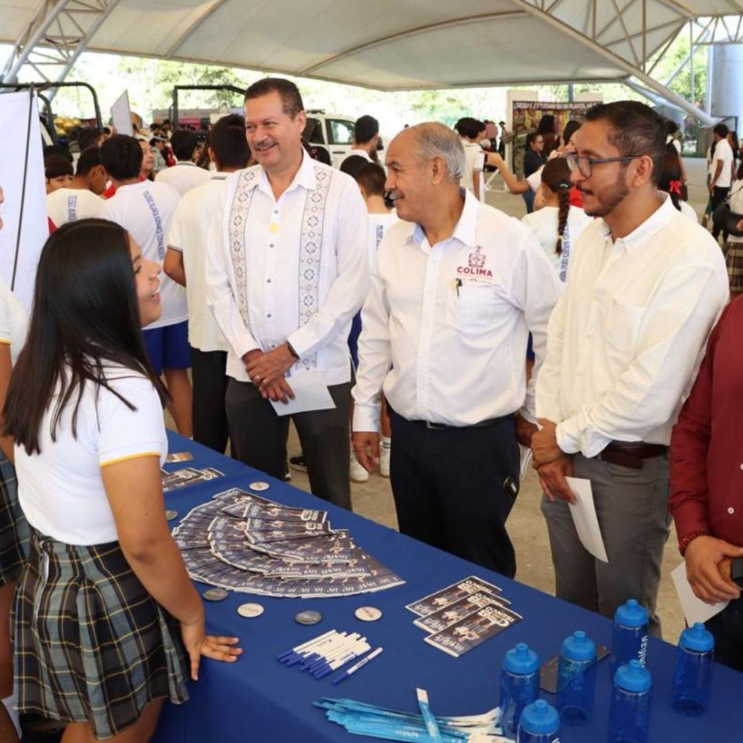 Feria Profesiográfica fortalece orientación vocacional de estudiantes en Tecomán