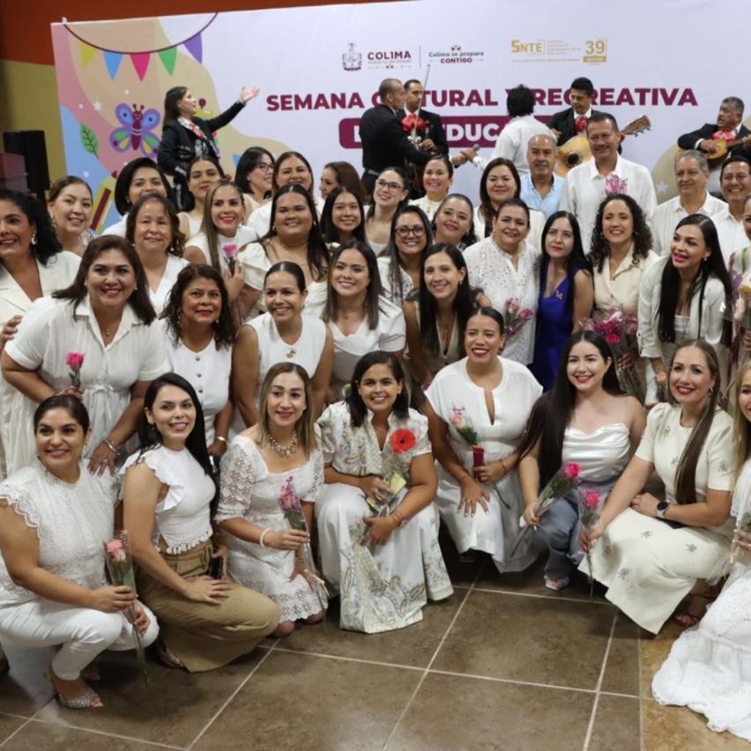 Gobierno de Indira Vizcaíno reconoce la labor de educadoras colimenses