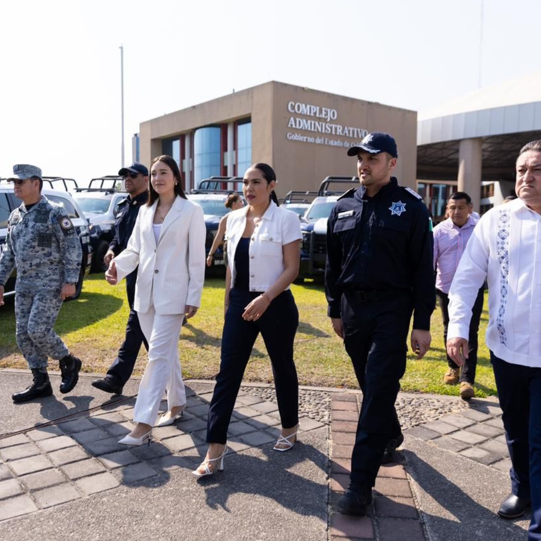 Gobernadora Indira Vizcaíno entrega ascensos y 70 patrullas a la Policía Estatal de Colima