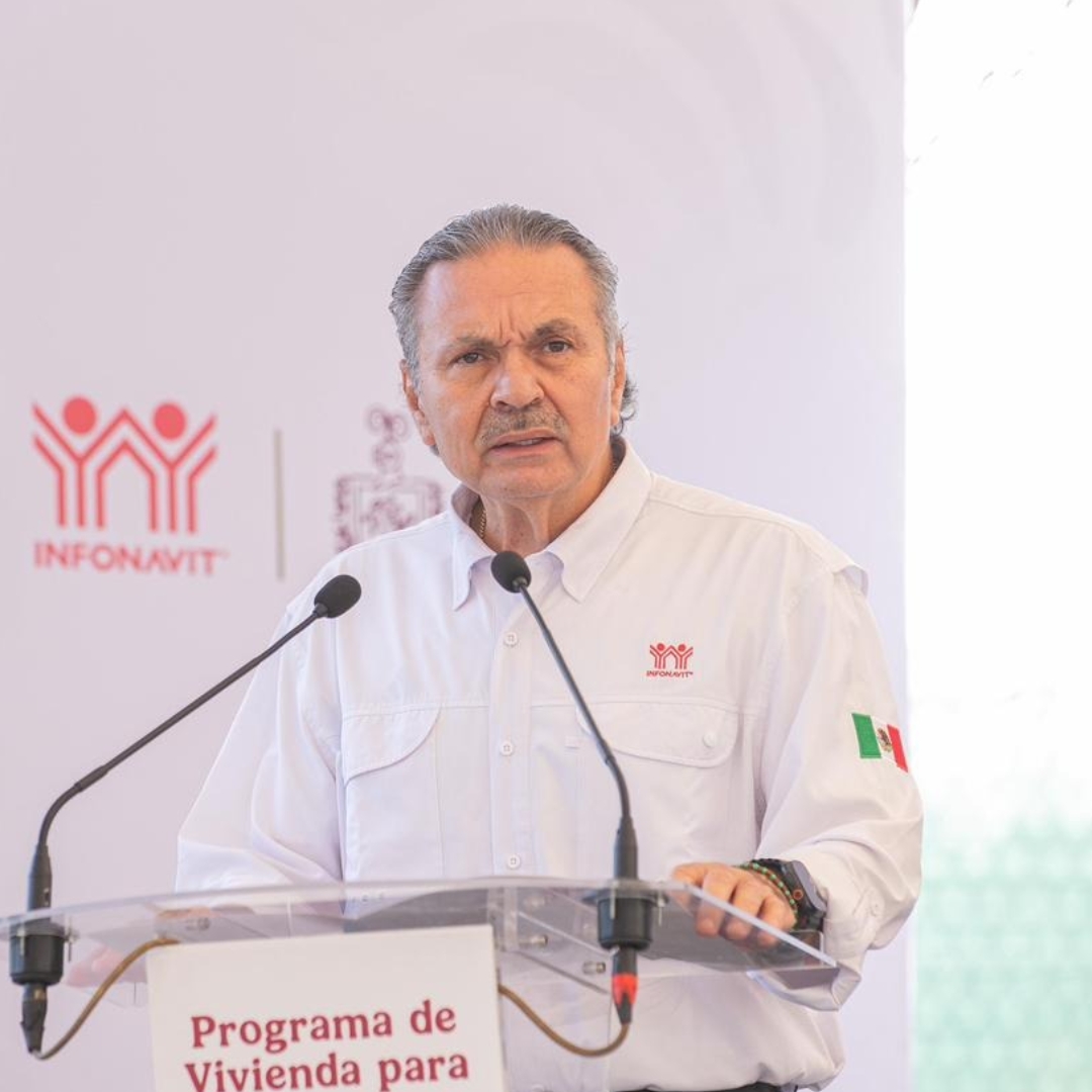 Indira Vizcaíno y titular de Sedatu entregaron escrituras de Viviendas para el Bienestar a 26 familias en Villa de Álvarez