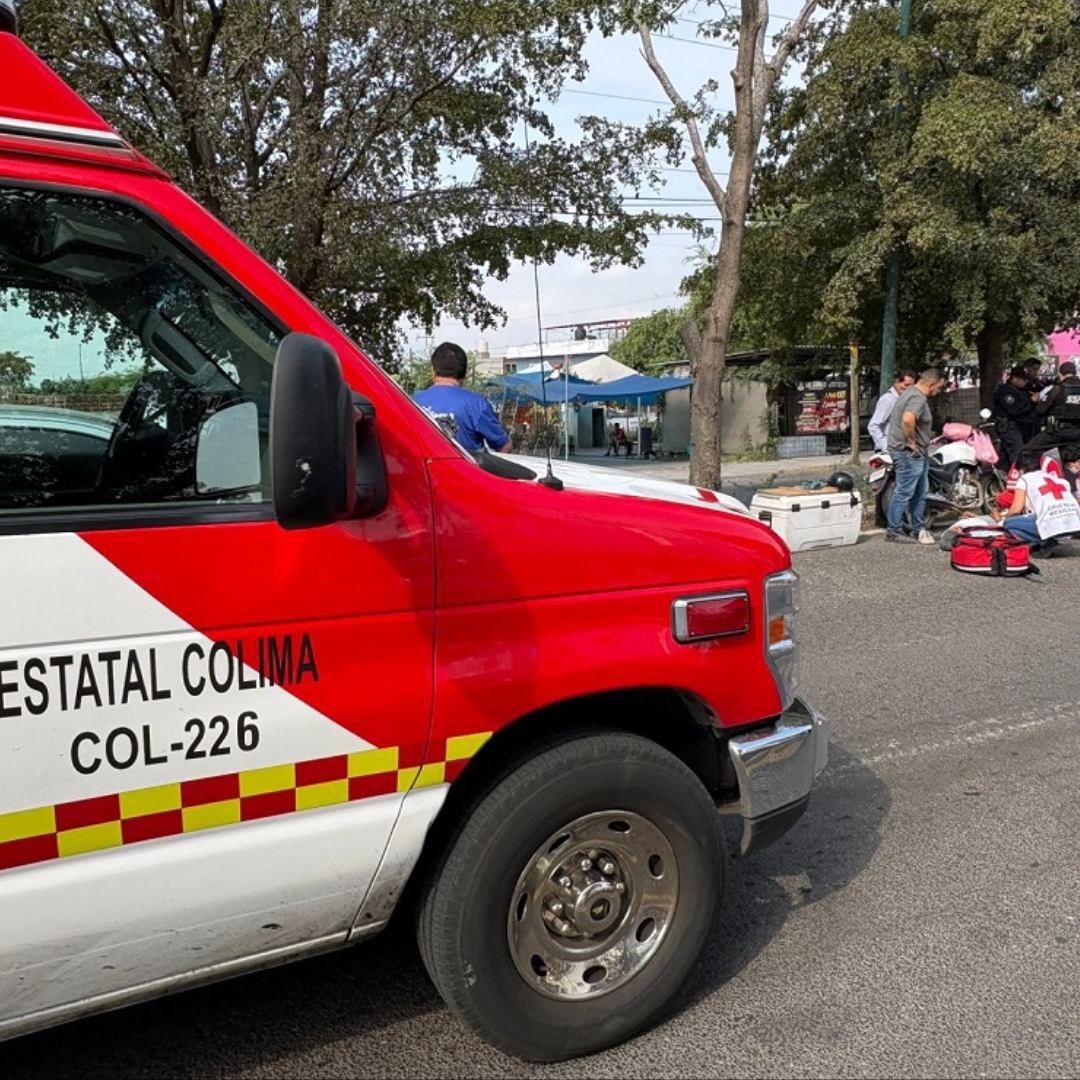 Accidente vial en Villa de Álvarez deja un motociclista lesionado, es atendido por Cruz Roja 