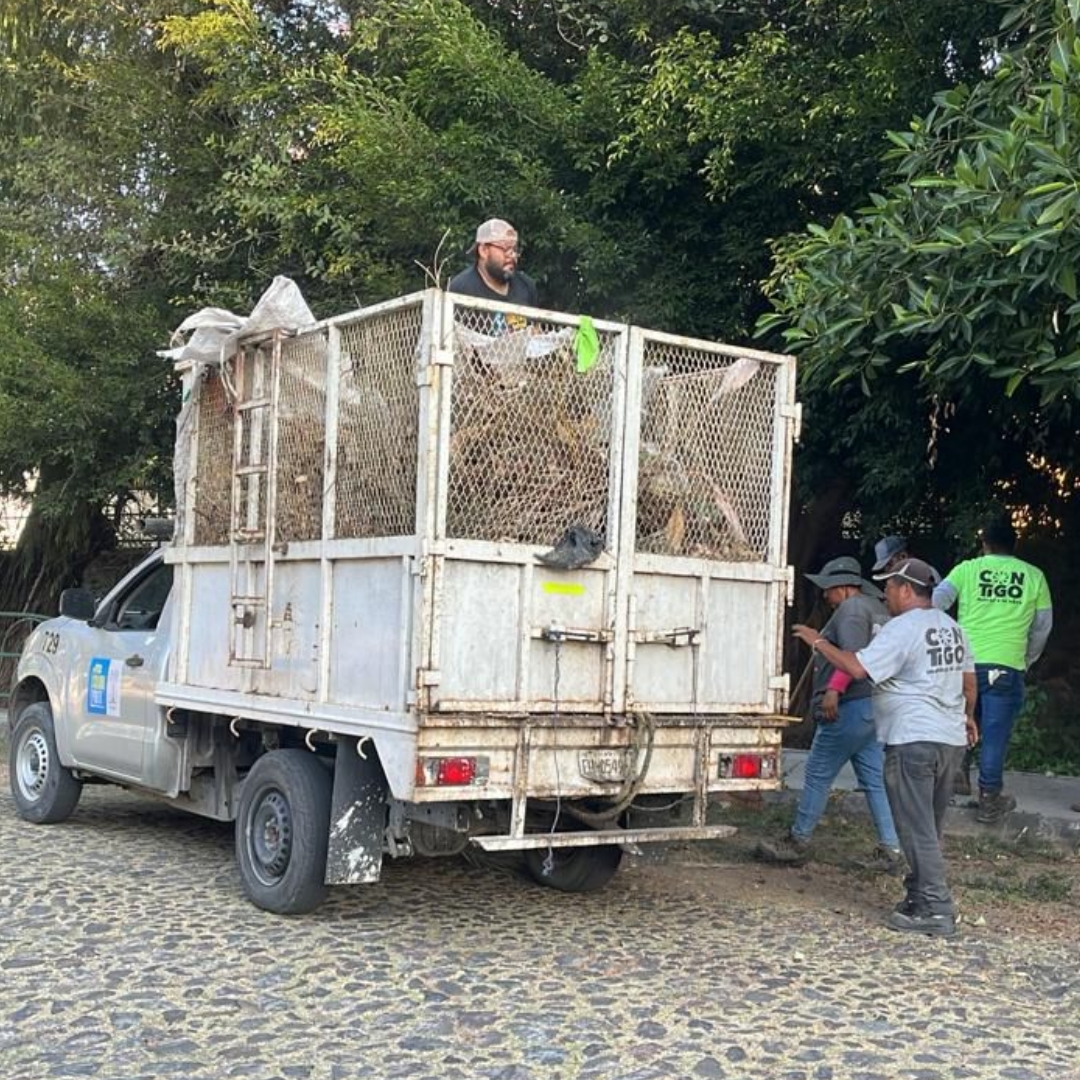 Ayuntamiento de Colima realiza brigada de limpieza en Jardines de las Lomas