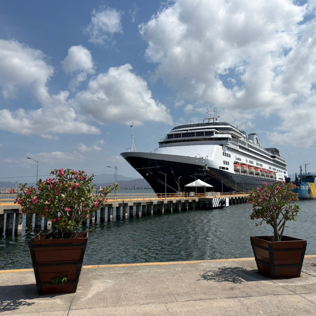 Arriba crucero Zaandam a Manzanillo, consolidando al puerto colimense como escala estratégica en la Riviera Mexicana